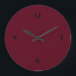 Enkel Burgundy Vin & Black Stor Klocka<br><div class="desc">Modern klocka har en minimalistisk design i en burgundisk palett med svart accent i färg. En enkel design med svarta siffror på en burgundisk färgad i vin. Ett trendig till ditt kök, vardagsrum eller kontorsvägg, en tänkbar modern kontorsgåva eller en modern hemgåva till vilken tillfälle som helst. Du kan anpassa...</div>