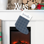 Enkel calligrafi Skriptet Navy Silver Snöflingor Liten Julstrumpa<br><div class="desc">Den här designen har en snygg kalligrafi-snyggt med enkel elegant,  julklapp med marinblått och silver snöflummiskt mönster,  en rustisk bondgård med liten klassisk klass i land,  en elegant elegant vintage rustic stil,  gammaldags helgdag-utformning,  vintertid,  helgdag hemdekantering,  anpassningsbar personlig namn,  julklapp. helgdag anpassningsbarna juldesign</div>