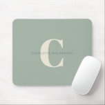 Enkel Chic för Snyggt Monogram Namn i Grönten Sage Musmatta<br><div class="desc">Enkel Chic för Snyggt Monogram Namn i Grönten Sage Mouse Pad</div>