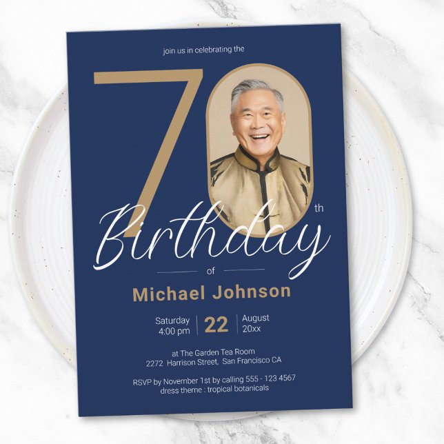 Enkel Chic Guld-marinblåfoto 70:e födelsedagen Inbjudningar (Simple Chic Gold Navy Blue Photo 70th Birthday Invitation)