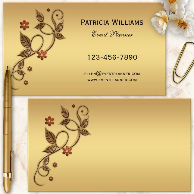 Enkel Chic Rosa Guld Metalliska Blad Blommig Visitkort (An elegant business card showing rose gold metallic swirls with stylized leaves and flowers on gold)