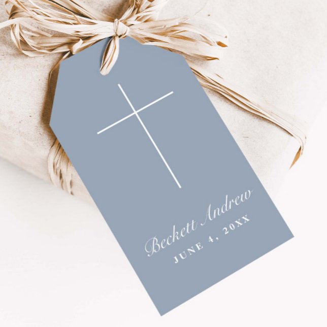 Enkel dammig blå kors dop script presentetikett (Simple cross, elegant dusty blue script boys baptism favor tags.)