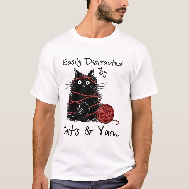 Enkel distraherad av katt och garn T-Shirt (Framsida)