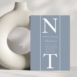 Enkel Dusty Blue Monogram Initial Script Bröllop Inbjudningar