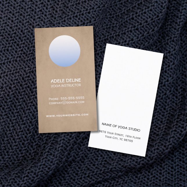 Enkel elegant Beige Blue Yoga Instructor Visitkort (Skapare uppladdad)
