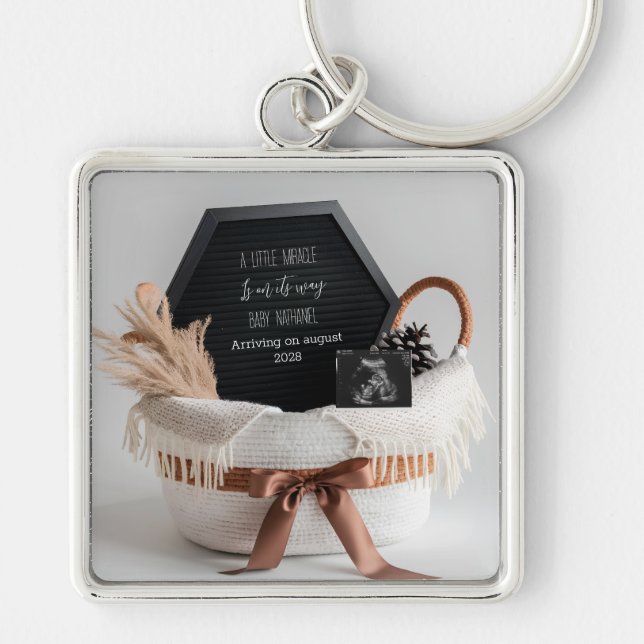 Enkel elegant boho graviditetspresent tillkännagiv fyrkantig silverfärgad nyckelring (Framsidan)