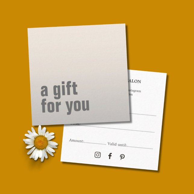 Enkel Elegant Faux Silver Beauty Salon Gift Card Fyrkantigt Visitkort (Skapare uppladdad)