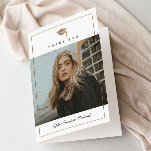 Enkel Elegant Foto Examen Tack Kort (Elegant Gold Graduation Cap Black and White Photo Graduation Thank You Cards. )