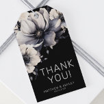 Enkel Elegant Modern Black Blommigt Bröllop Presentetikett<br><div class="desc">Färg och enkel modern design för svartvit blomma bröllop. Ett klassiskt men vismiskt utseende med svart, grått och gräddblommor i färgad med lätt grått typsnitt och modern text. Redigera all text till din egen information. Du kan till och med byta ut bakgrunden färg mot vad du vill! Jag har också...</div>