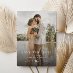 Enkel Elegant Modern Bröllopsfotografi Spara Datum Datumet<br><div class="desc">Enkelt modernt bröllop spara datum med fullt foto och elegant typografi.</div>