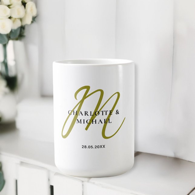 Enkel, elegant, monogram bröllop kaffemugg (Simple, elegant, monogram wedding coffee mug.)