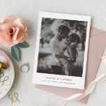 Enkel Elegant och foto | BRÖLLOP<br><div class="desc">Dessa minimalister och elegant bröllop sparar datumkorten med modern svart text på en ren vit bakgrund,  med ditt personliga foto. Ett enkelt utseende och snyggt.</div>