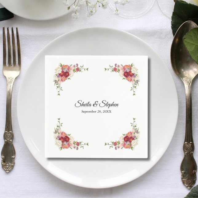 Enkel Elegant Vit Röd Blommig Bröllop Pappersservett (Simple elegant white and red floral wedding napkins add romantic charm to your celebration tables)