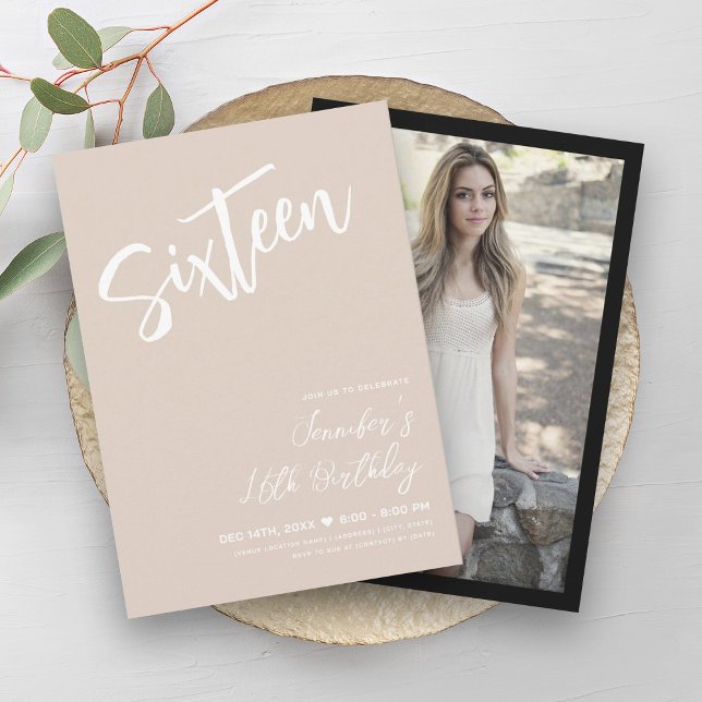 Enkel Elegant Vita champagnesötat 16 skript Inbjudningar (Simple Elegant White Champagne Sweet 16 Script Invitation)