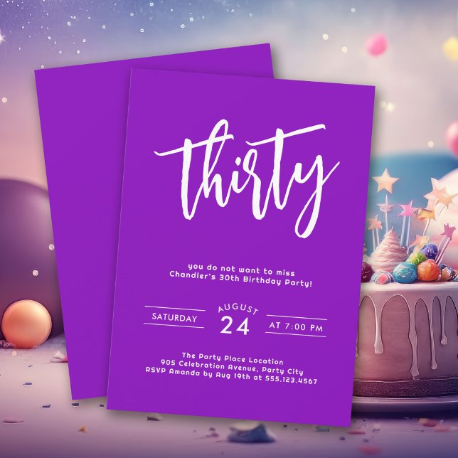 Enkel fetstilt Lila Färg 30års födelsedag Party Inbjudningar (Celebrate thirty with pizzazz with this colorful birthday party invitation.)