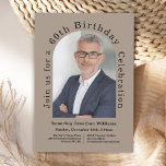 Enkel fotopatch 60:e Födelsedagsfesten Inbjudningar<br><div class="desc">Den här moderna 60:e födelsedagsfest inbjudan är lika unik som den person som firas och har en fantastisk ljusbågsformad fotomall som anpassar sig till din hederes bild. En bakgrund i neutralt beige/tan ger en modern dragningskraft på utformningen. Den anpassningsbar textmallen med text som springa längs fotomets yttre kant har en...</div>