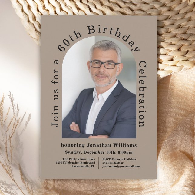 Enkel fotopatch 60:e Födelsedagsfesten Inbjudningar (Order this popular 60th birthday invitation as printed invites or digital download!)