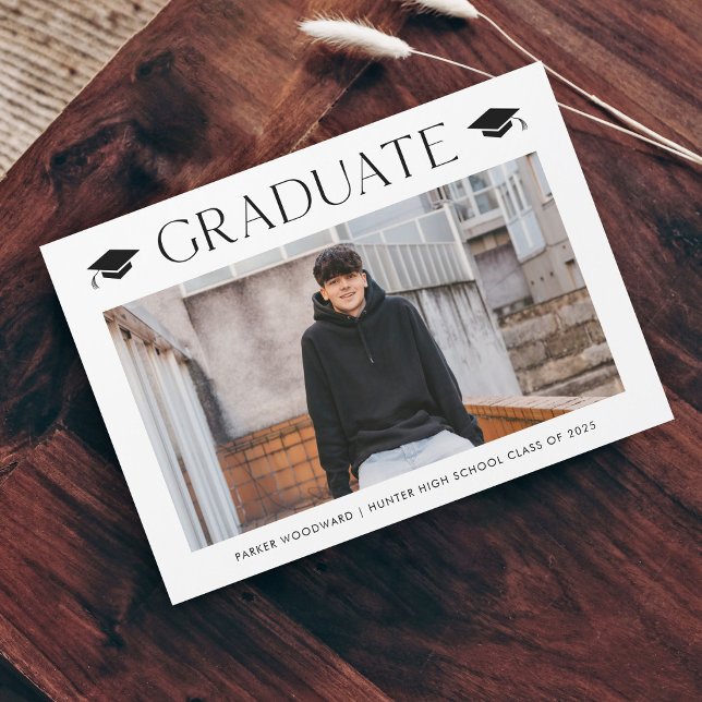 Enkel fototexamen magnetisk inbjudningskort (Simple black and white cap photo graduation announcement magnetic card.)
