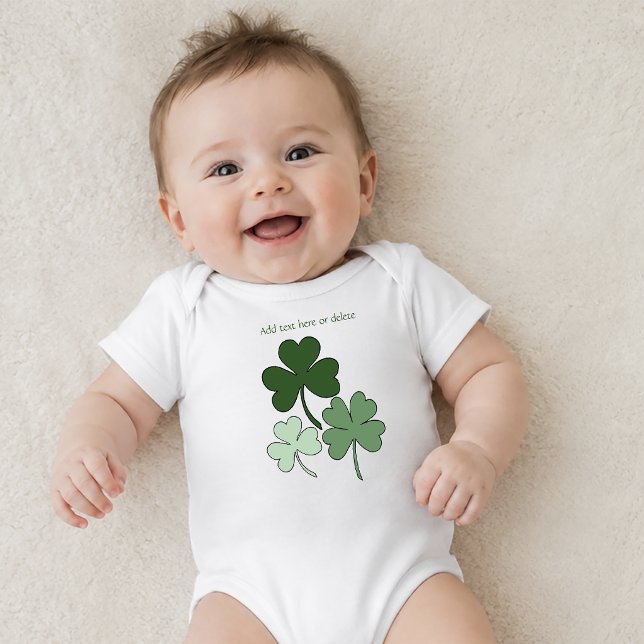 Enkel grön minimalistisk Shamrock-klöver  T Shirt (Skapare uppladdad)