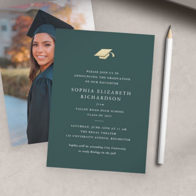 Enkel grön och gul fototexamen meddelande (Elegant Green and Gold Graduation Photo Announcement Cards.)