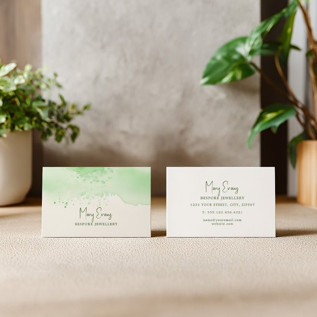 Enkel grönt på gröntens vattenfärg visitkort (Green paint splash business card with fun text.)
