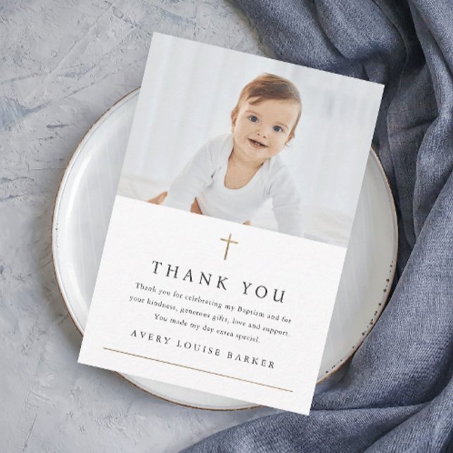 Enkel guld kors foto religiös dop tack kort (Elegant simple photo baptism thank you card with gold accents and minimalist typography.)
