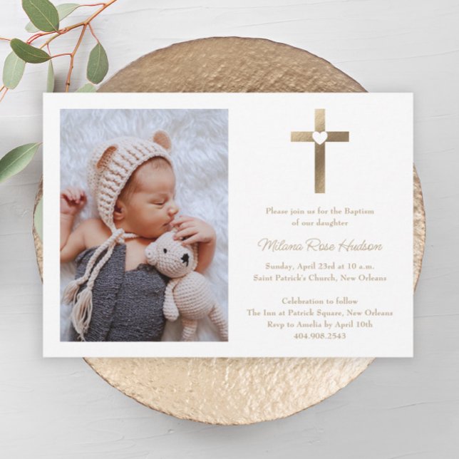 Enkel guldkors med hjärta dopfoto inbjudningar (Simple gold cross with heart neutral photo baptism invitation.)