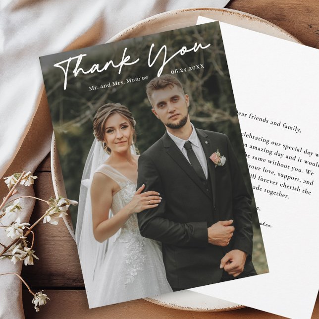 Enkel handskriven manusfoto bröllop tack kort (Simple handwritten script wedding photo thank you cards.)