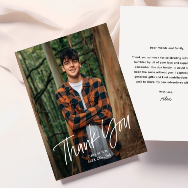 Enkel Handskriven Modern Fototexamen Tack Kort (Modern Handwritten Photo Graduation Thank You Card.)
