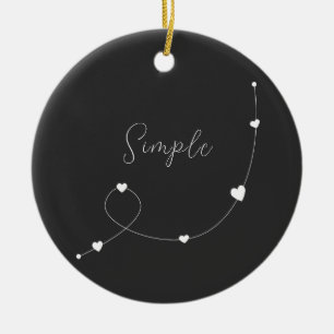 Enkel illustration med hjärtan i ett minimalistisk julgransprydnad keramik