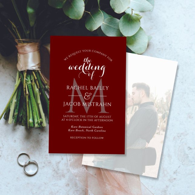 Enkel inbjudan till Monogram Mörk Red Photo Weddin (Skapare uppladdad)