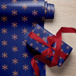 Enkel jul för marinen guld snöflingor i elegant presentpapper<br><div class="desc">Den minsta blåvita inslagningen papper i guld av koppar-snöflingor-mörken i elegant.</div>