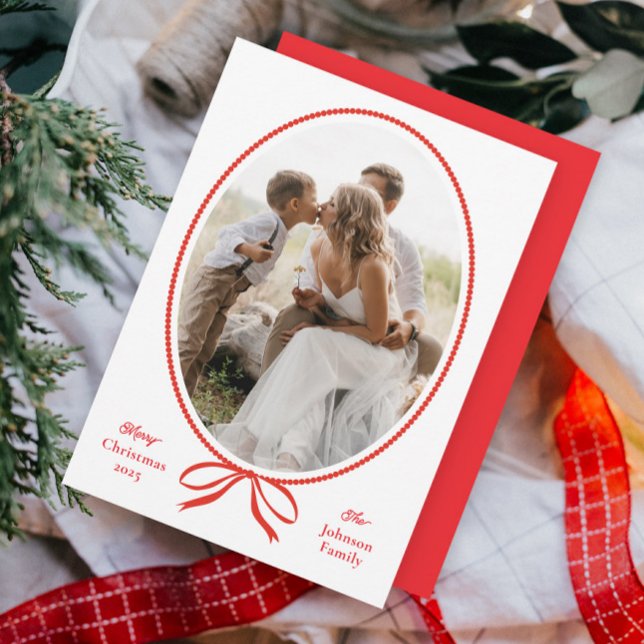 Enkel jul med röd rosett oval fotobild julkort (Hand-drawn red bow classic oval frame photo Christmas holiday cards.)