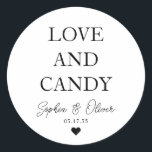 Enkel klassisk KÄRLEK och CANDY Heart Wedding-förm Runt Klistermärke<br><div class="desc">Ett klassiskt svart Bröllop-märke i Tack med Kärlek och godis i ett typiskt modernt typsnitt i eleganten. Du kan enkelt personlig det med ditt namn och bröllop-datum.</div>