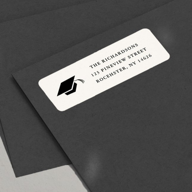 Enkel klassisk svart returadress för examen etikett (Simple Graduation Cap Return Address Label.)
