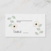 Enkel krämig vit anemoneblomma