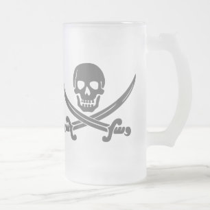 Enkel le piratskalle med korsade svärd frostat ölglas