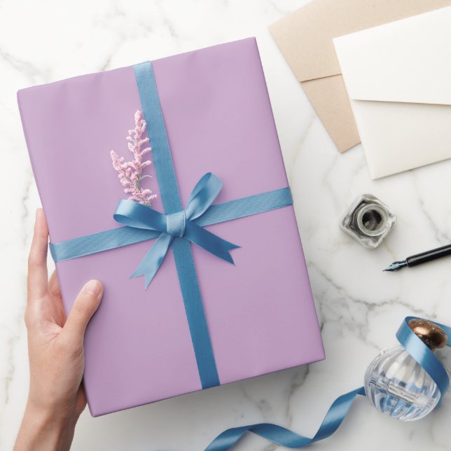 Enkel lila purpurfärg nyans ton presentpapper (Gifting)