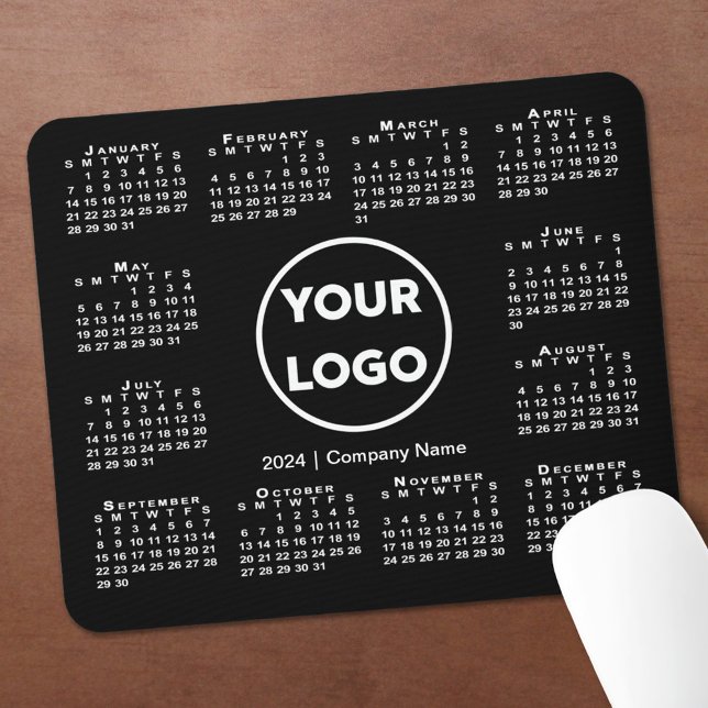 Enkel Logotyp för 2024-kalender på svart Musmatta (In Situ)