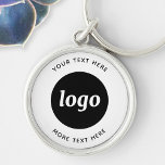 Enkel Logotyp med textföretag Rund Silverfärgad Nyckelring<br><div class="desc">Lägg till din egen logotyp och ditt eget textval till den här designen. Ta bort den övre eller nedre texten om du vill. Minimalistisk och professionell. Underbar för varumärkning av anställda eller som kampanjprodukt för dina kunder och kunder.</div>