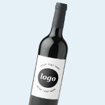 Enkel Logotyp med textreklam för företag Vinflaska Etikett<br><div class="desc">Lägg till din egen logotyp och ditt eget textval till den här designen. Ta bort den övre eller nedre texten om du vill. Minimalistisk och professionell för att förbättra ditt varumärke. Logotypen klipper till en cirkelform. Andra versioner är tillgängliga.</div>