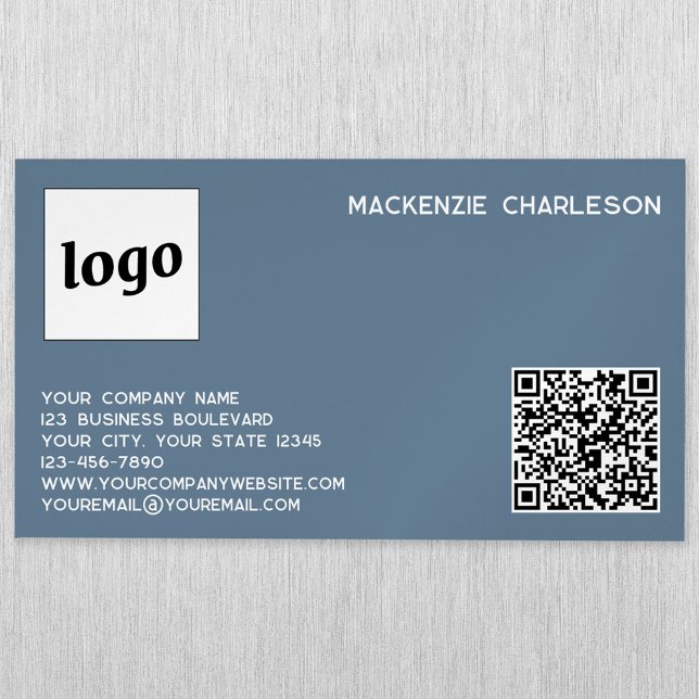 Enkel Logotyp och QR-kod Dusty Blue Grått Magnetiska Visitkort (Logo QR code with custom text blue gray professional magnetic business card)