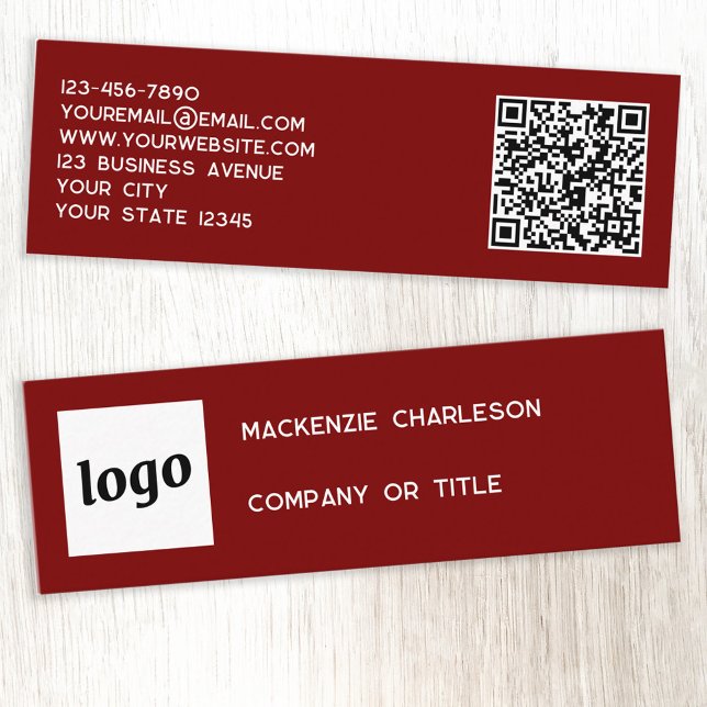 Enkel Logotyp och QR-Mörk Burgundy Red Mini Visitkort (Simple logo QR code custom text professional branding mini business card dark burgundy red)