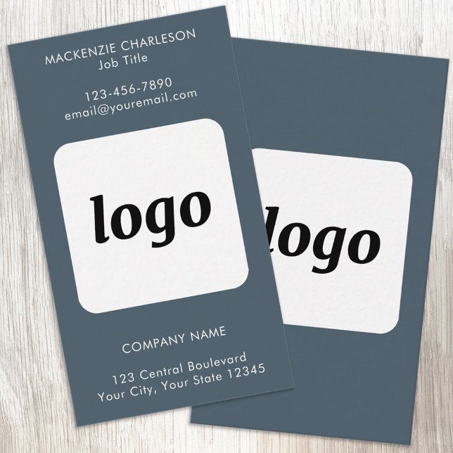 Enkel logotyp och text i kolgrå vertikal visitkort (Simple logo with custom text business branding promotional charcoal gray vertical business cards)