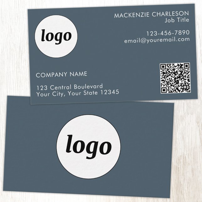 Enkel Logotyp och Text QR-kod Kolgrå Visitkort (Simple logo with QR code custom text business branding promotional charcoal gray business card)