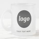 Enkel Logotyp- och textverksamhet Frostad Glasmugg<br><div class="desc">Enkel logotyp och anpassningsbar för ditt företag. Byt ut logotypen och texten mot din egen för anpassning. Använda dem själva,  ge dem till dina anställda och medarbetare,  sälja dem till kunder och kunder eller ge dem som marknadsföringsmaterial för att inspirera till kundlojalitet.</div>