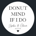 ENKEL MIND OM JAG GÖR Hjärtstillestånd Runt Klistermärke<br><div class="desc">Ett klassiskt svart Bröllop-märke i Tack med texten "Donut Mind Om jag gör" i ett typiskt modernt teckensnitt i eleganten. Du kan enkelt personlig det med ditt namn och bröllop-datum.</div>