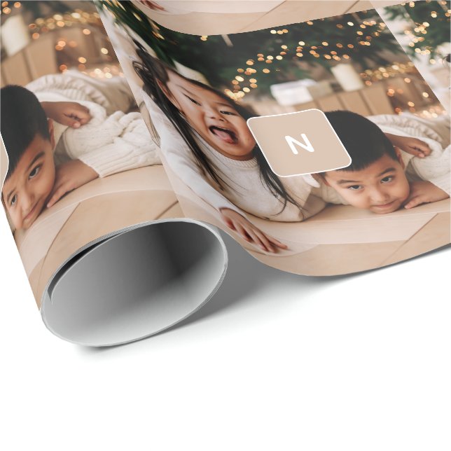 Enkel minimal familjefoto med Monogram Helgdag Presentpapper (Rullad Hörn)