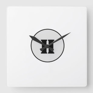 ENKEL MINIMAL MODERN MONOGRAM ELEGANT STIL CHIC FYRKANTIG KLOCKA