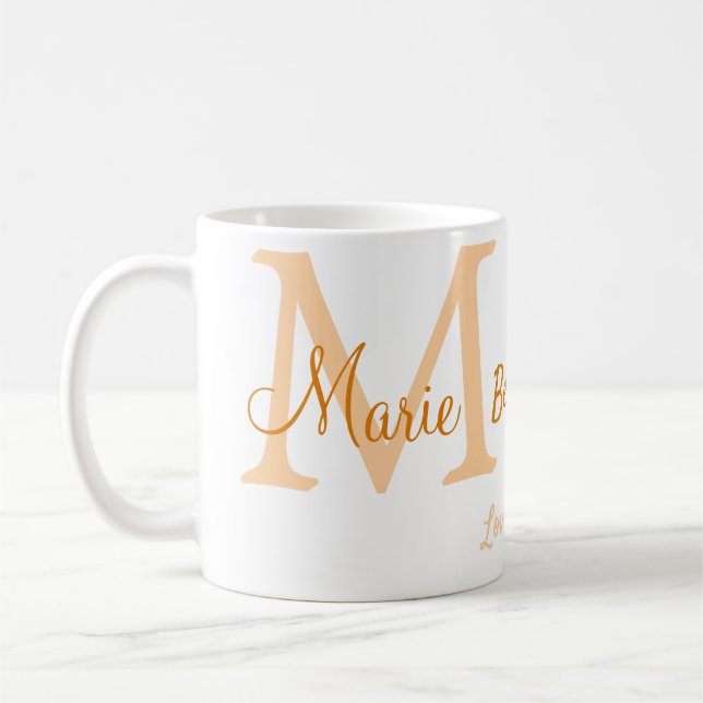 enkel, minimal, mormor någonsin, orange monogram kaffemugg (Vänster)